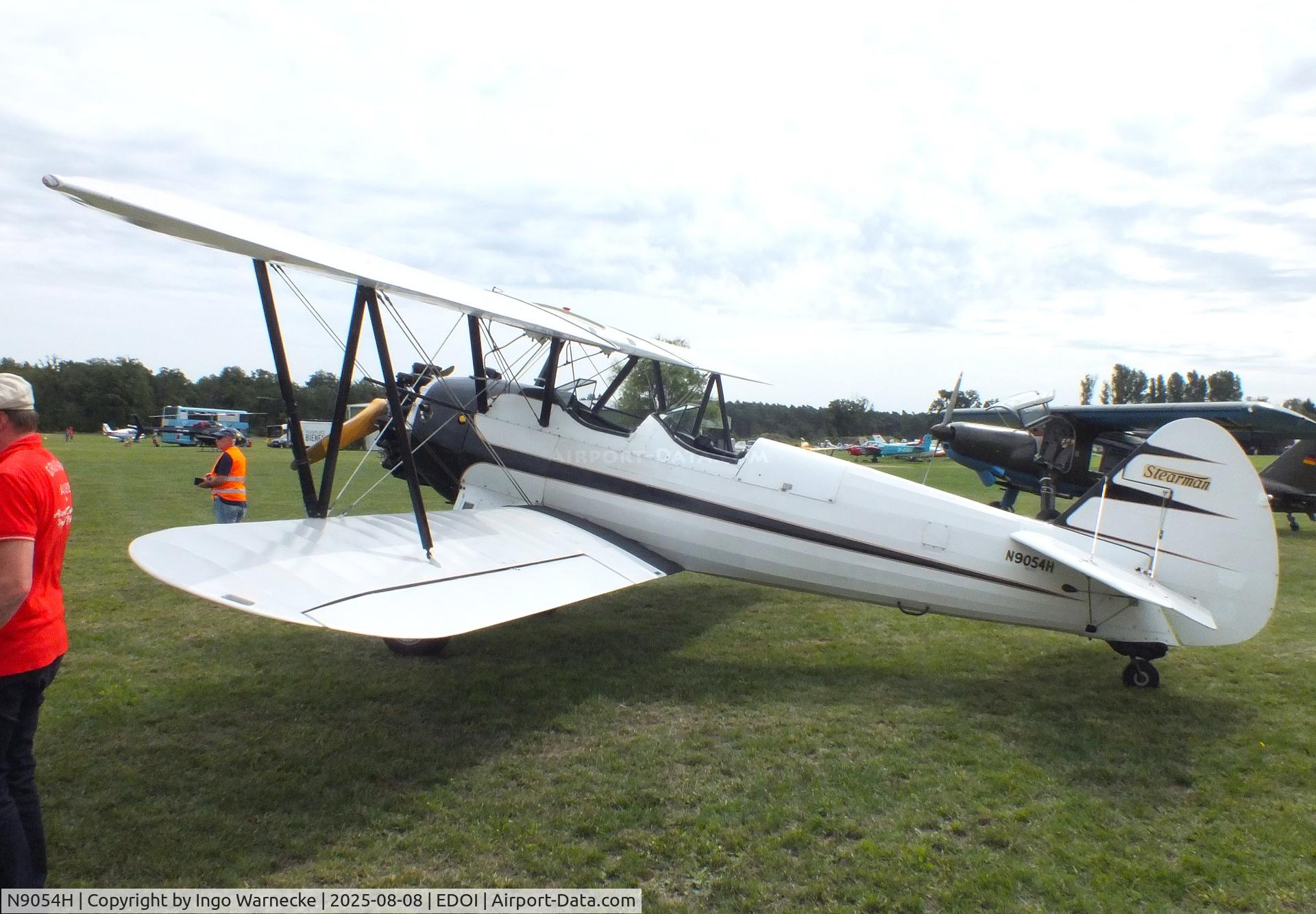 N9054H, 1943 Boeing E75 C/N 758778, Boeing (Stearman) E75 / PT-13 at Bienenfarm airfield during the 2025 Quax Bücker-Treffen (Bücker-Meeting) and Vintage Aerobatic World Championships