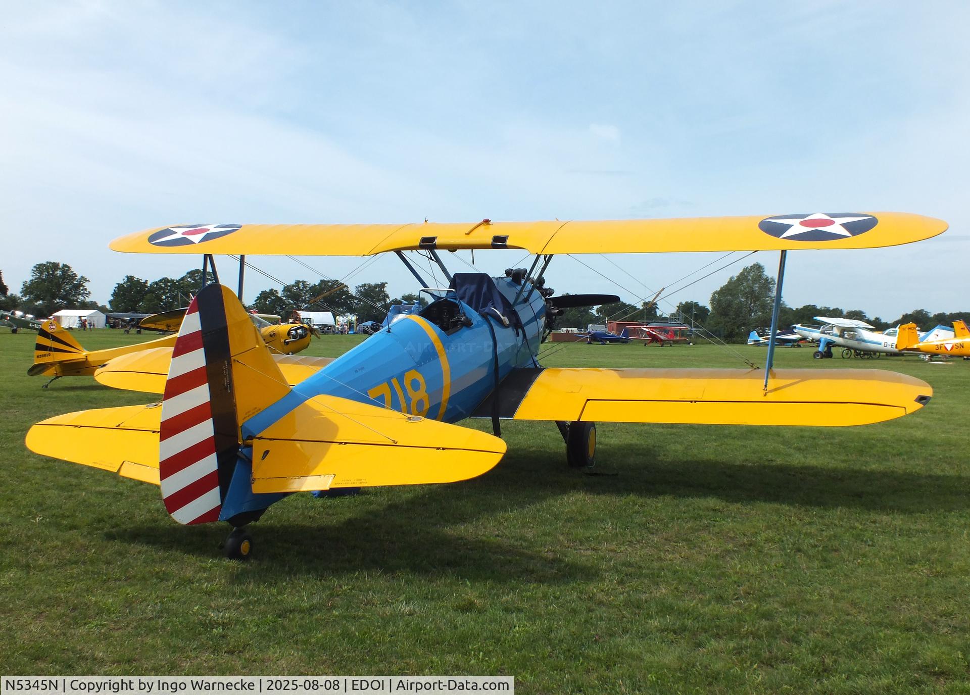 N5345N, 1942 Boeing A75 C/N 75-5718, Boeing (Stearman) A75 / PT-13B Kaydet at Bienenfarm airfield during the 2025 Quax Bücker-Treffen (Bücker-Meeting) and Vintage Aerobatic World Championships