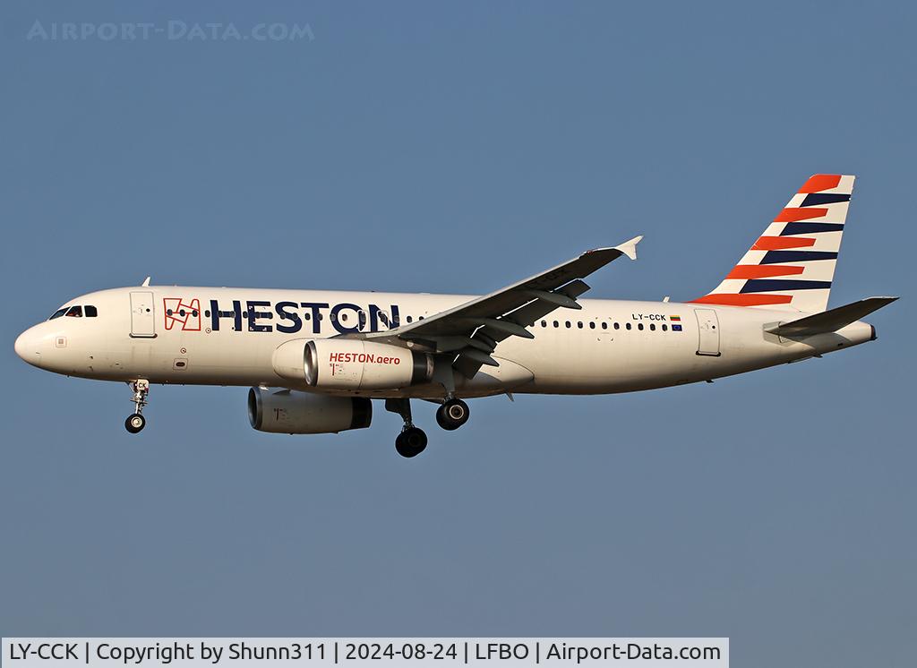 LY-CCK, 2004 Airbus A320-232 C/N 2210, Landing rwy 32L... Tunisair flight...