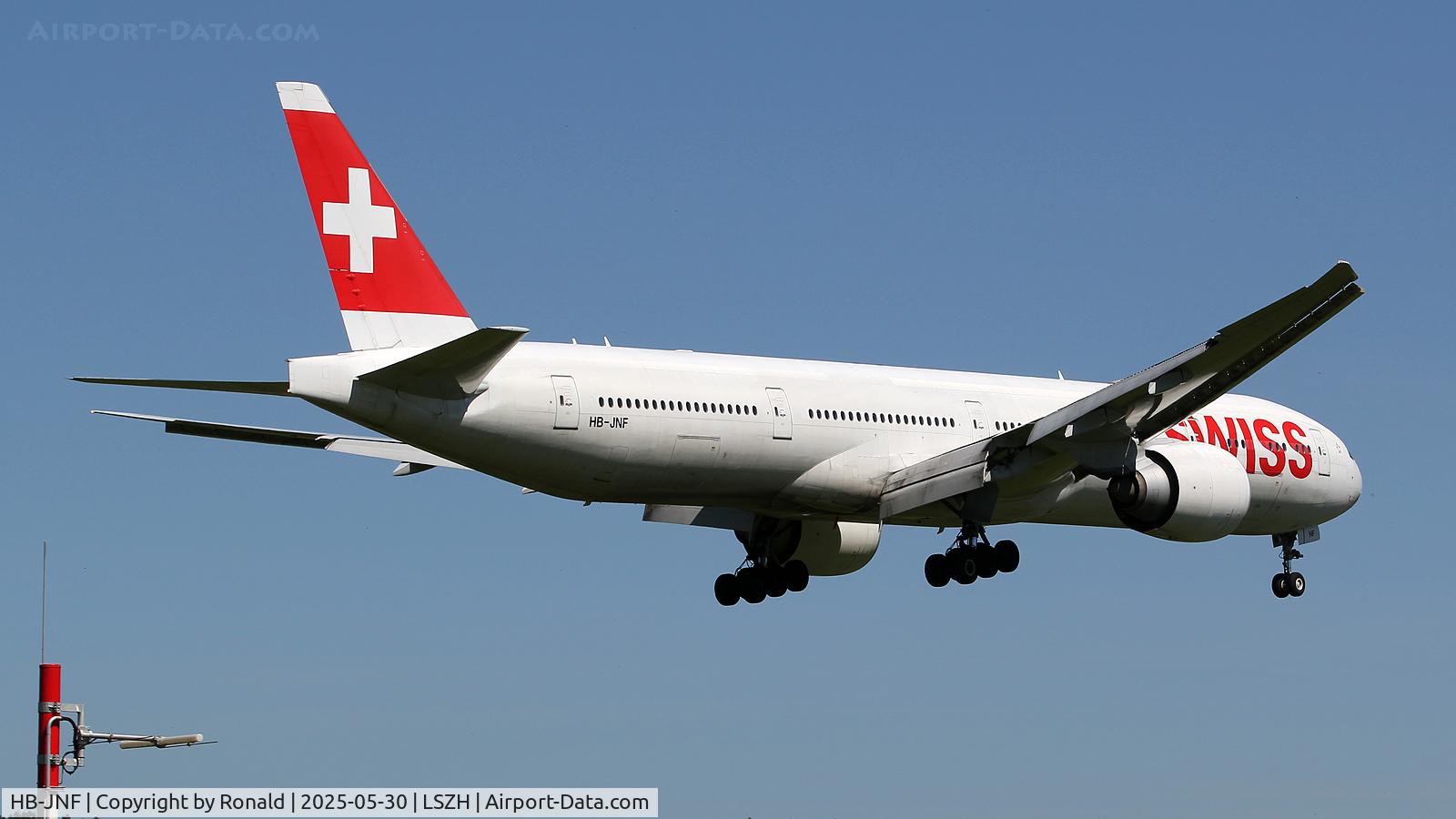 HB-JNF, 2016 Boeing 777-3DE/ER C/N 44587, at zrh