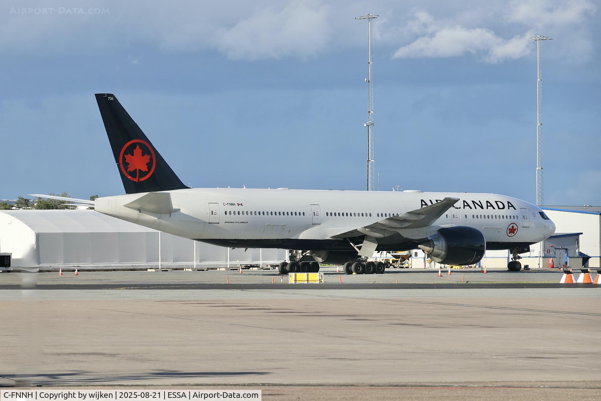 C-FNNH, 2008 Boeing 777-233/LR C/N 35247, Ramp E