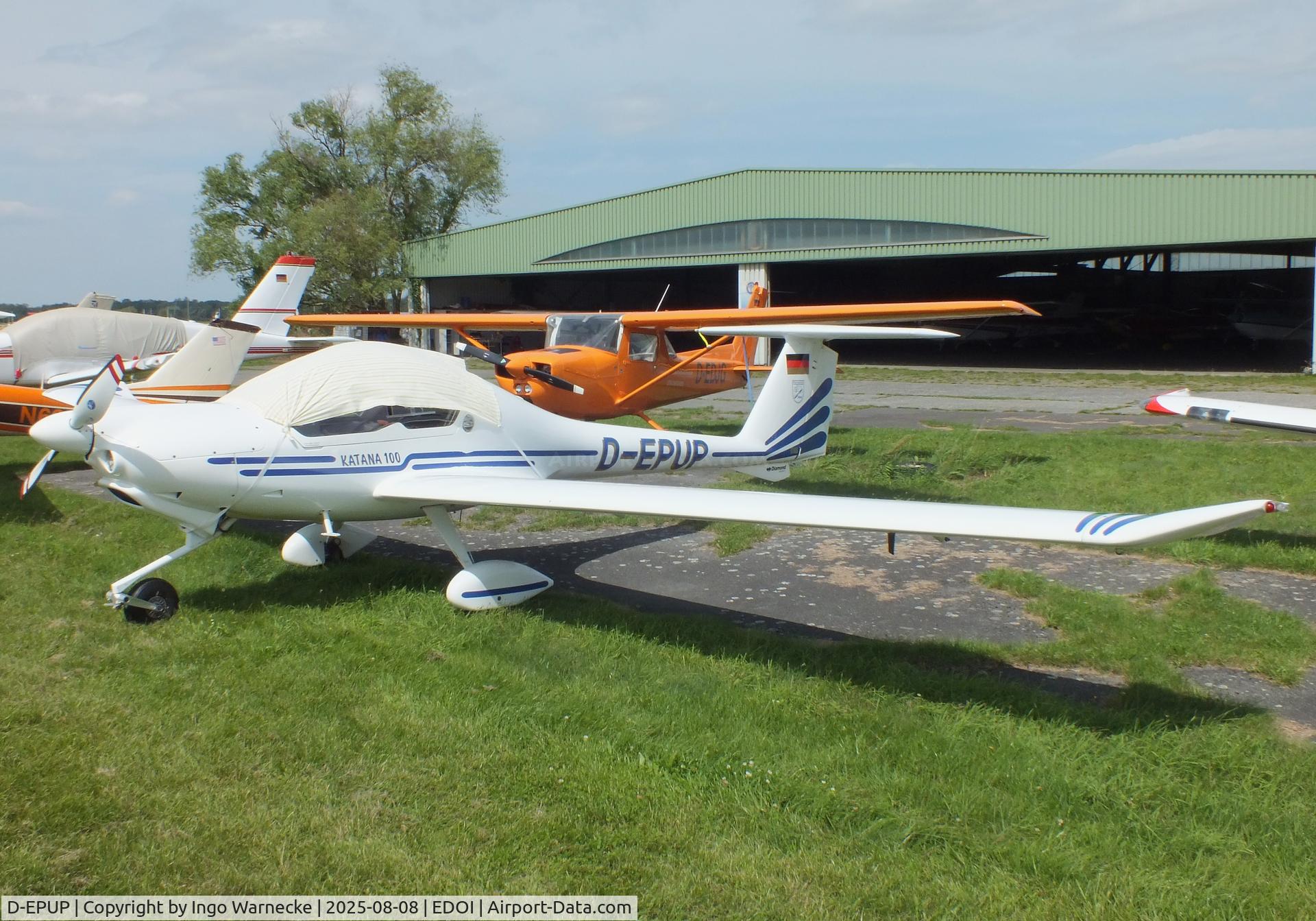 D-EPUP, Diamond DA-20A-1 Katana C/N 20154, Diamond DA-20A-1 Katana at Bienenfarm airfield during the 2025 Quax Bücker-Treffen (Bücker-Meeting) and Vintage Aerobatic World Championships