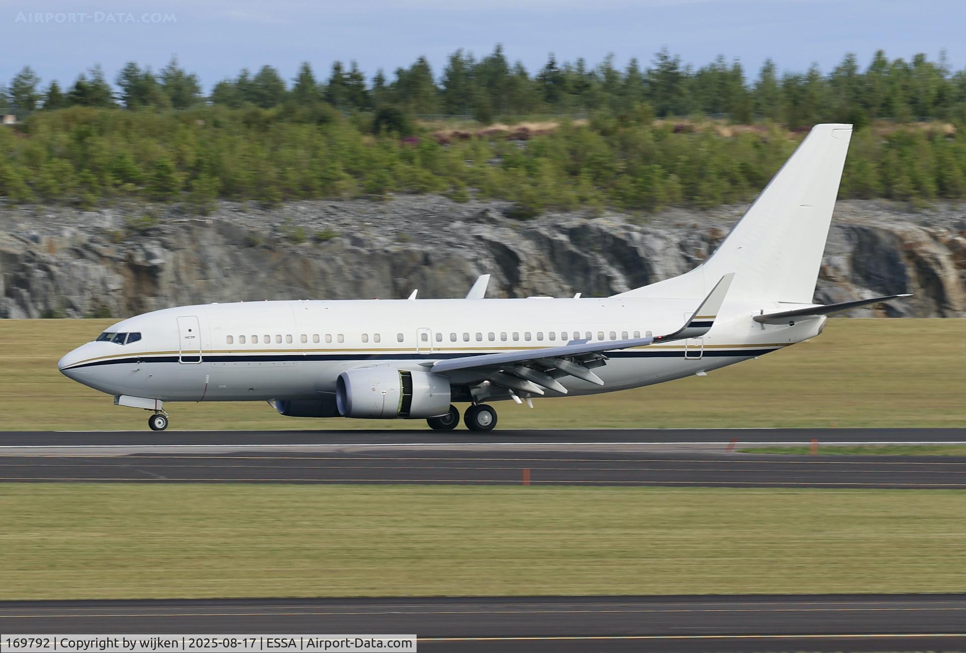169792, Boeing C-40A C/N 65395, Rwy 01R
