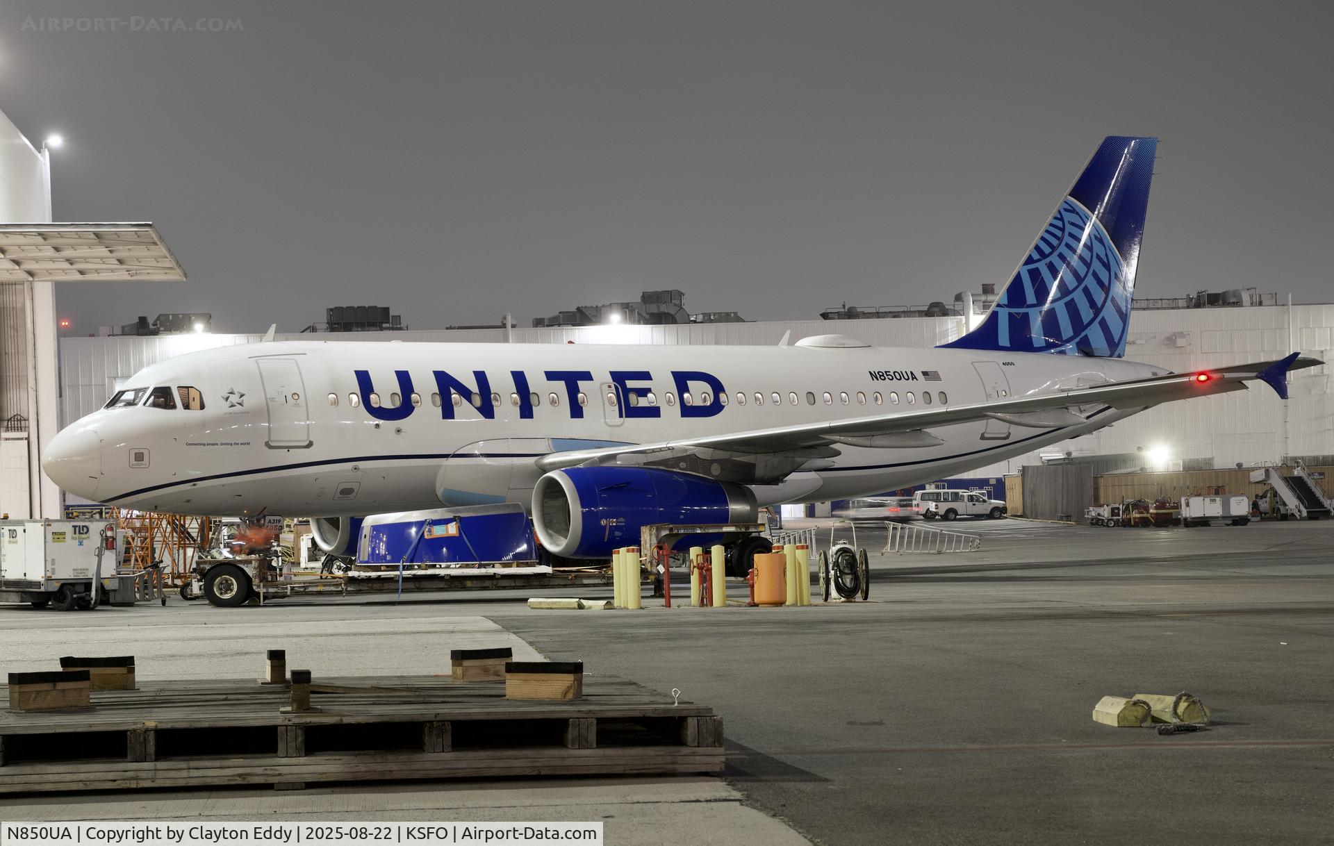 N850UA, 2002 Airbus A319-131 C/N 1653, SFO 2025