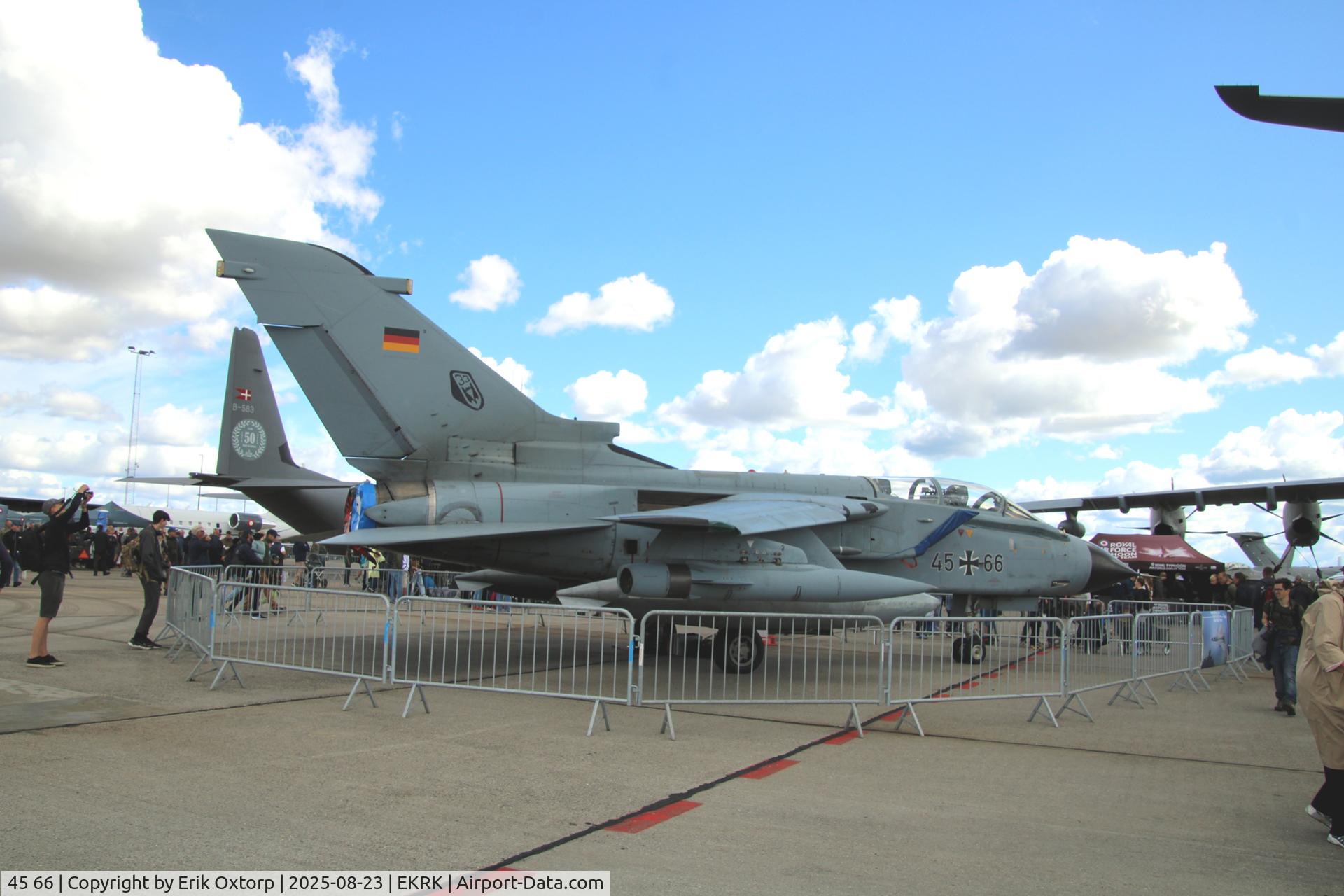 45 66, Panavia Tornado IDS C/N 667/GS210/4266, 45 66 at the Roskilde Air show