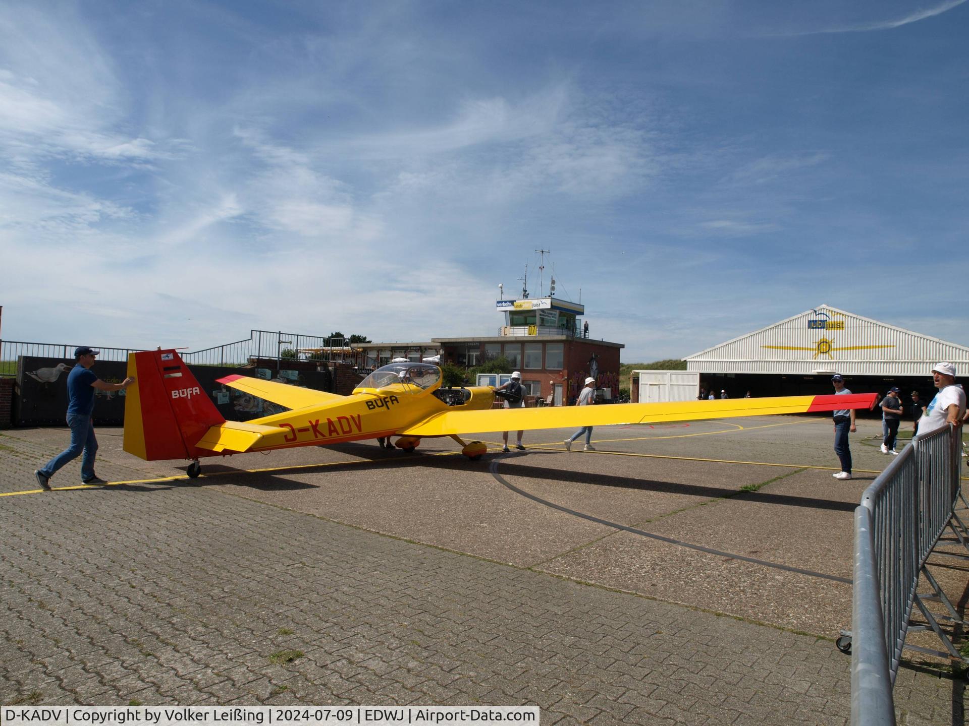 D-KADV, 2021 Scheibe SF-25C TL C/N 44742, pushing to fuel