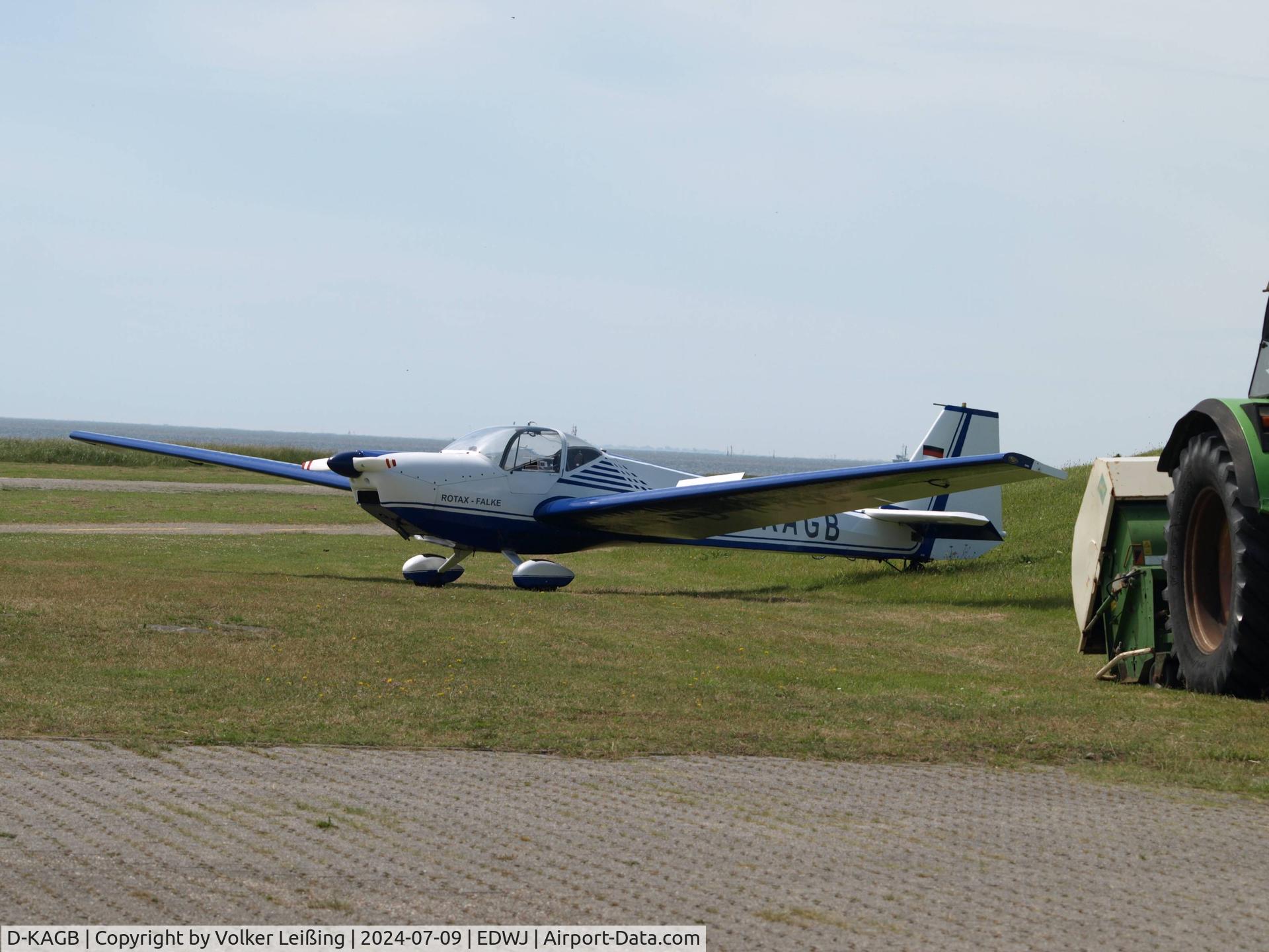 D-KAGB, 2004 Scheibe SF-25C Rotax Falke C/N 44700, parking