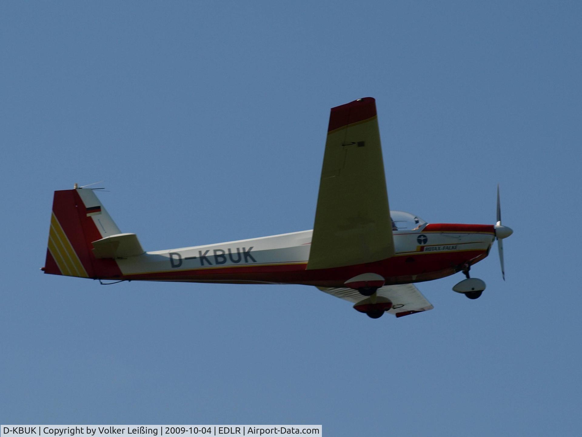 D-KBUK, 1995 Scheibe SF-25C C/N 44587, climbing