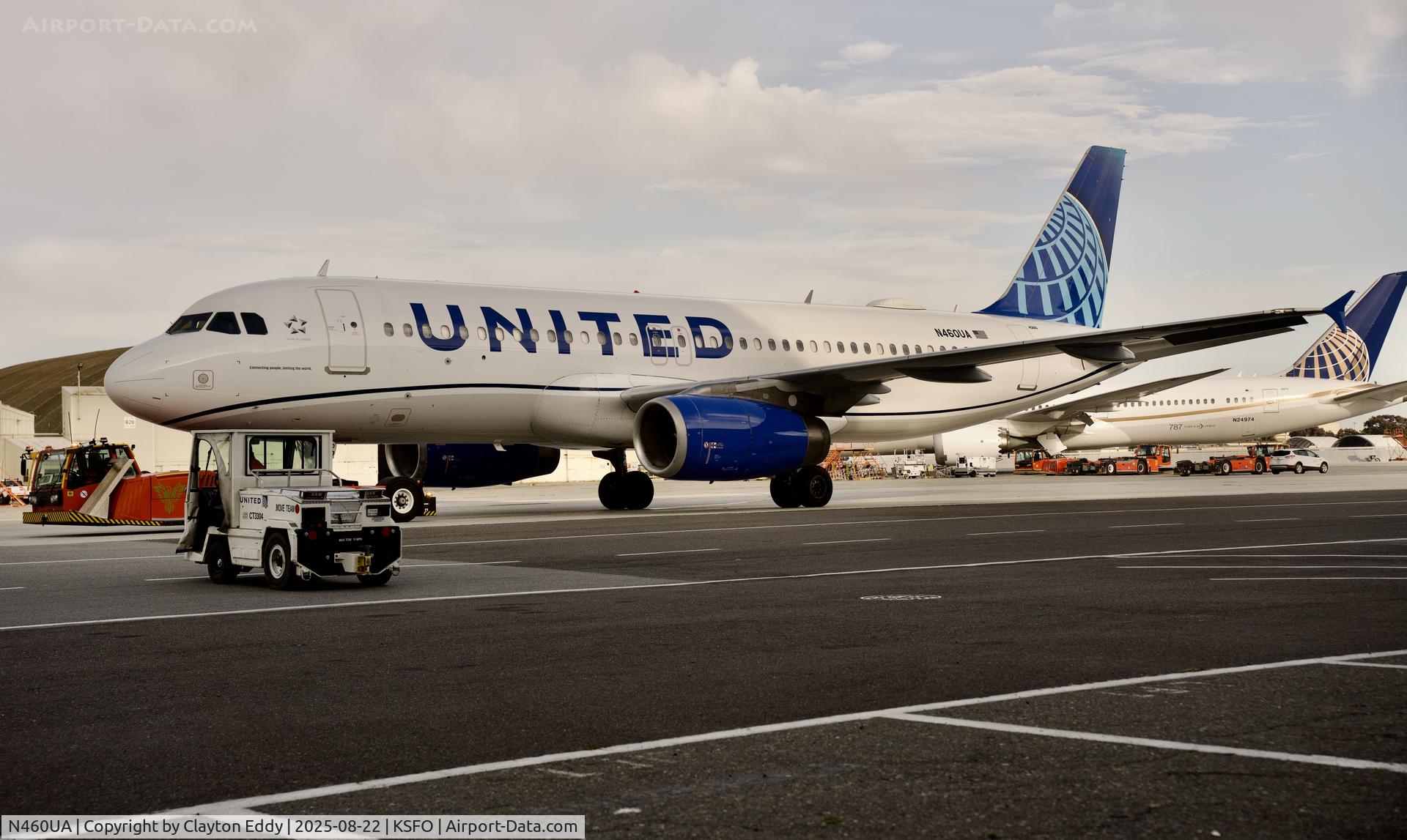 N460UA, 2000 Airbus A320-232 C/N 1248, SFO 2025