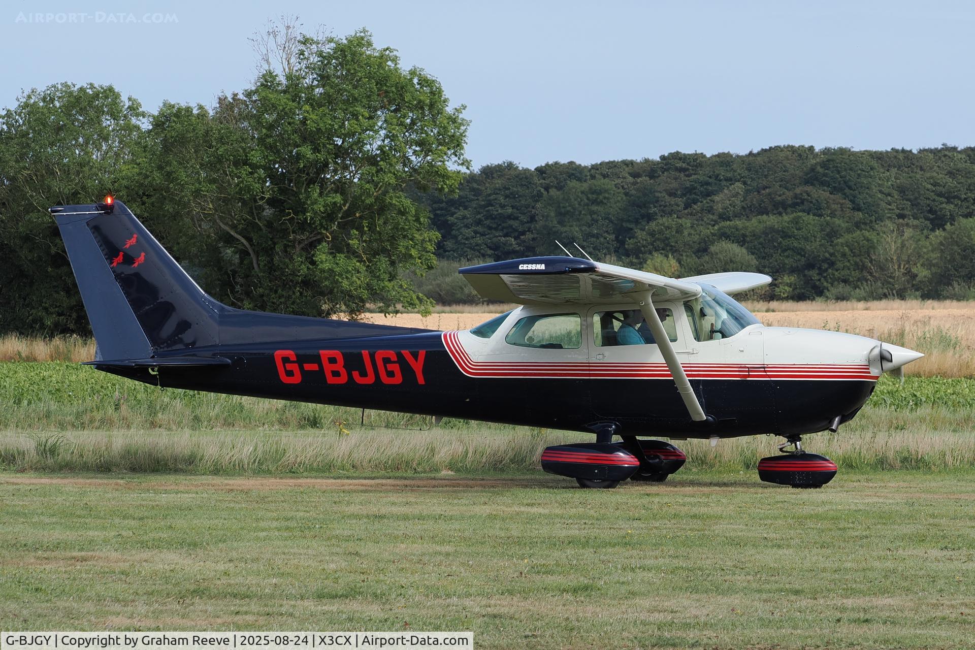 G-BJGY, 1981 Reims F172P Skyhawk C/N 2128, Just landed at Northrepps.