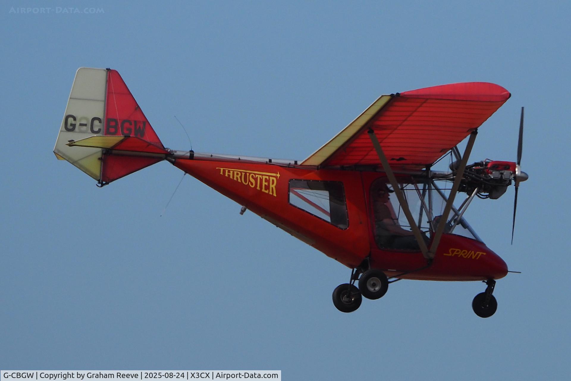 G-CBGW, 2002 Thruster T600N 450 C/N 0121-T600N-058, Landing at Northrepps.