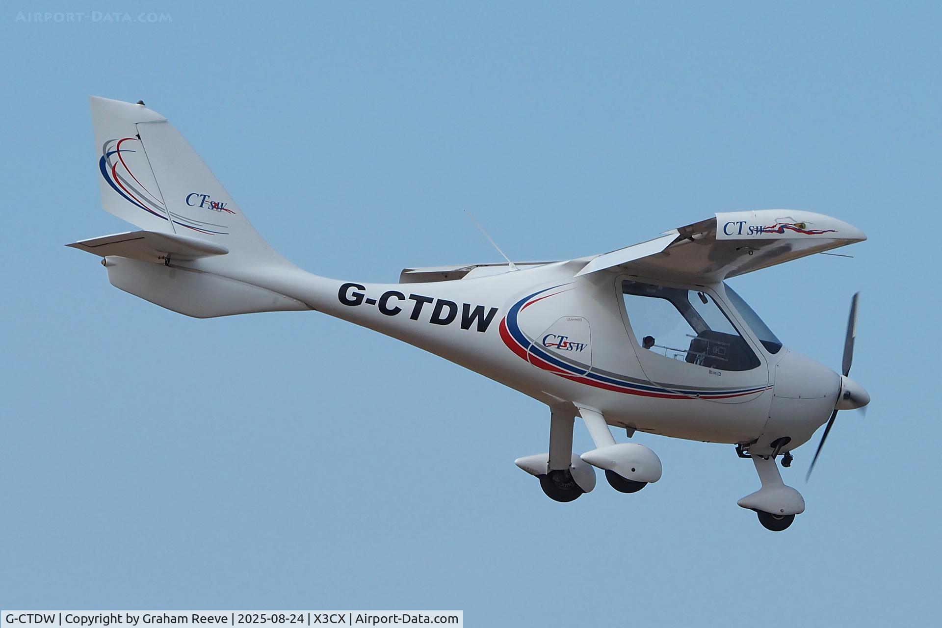 G-CTDW, 2007 Flight Design CTSW C/N 8295, Landing at Northrepps.