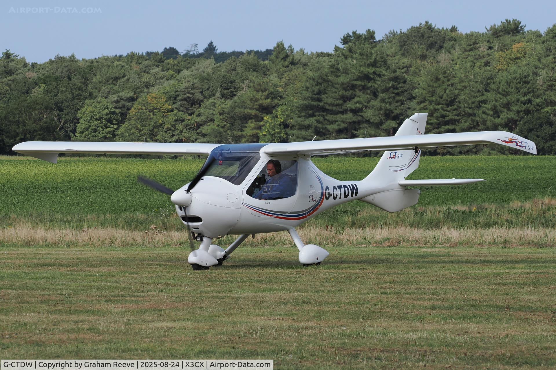 G-CTDW, 2007 Flight Design CTSW C/N 8295, Just landed at Northrepps.
