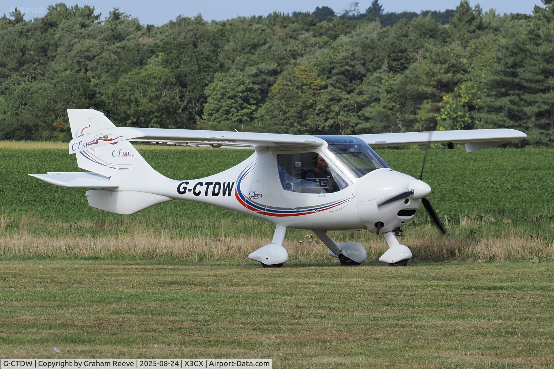 G-CTDW, 2007 Flight Design CTSW C/N 8295, Just landed at Northrepps.