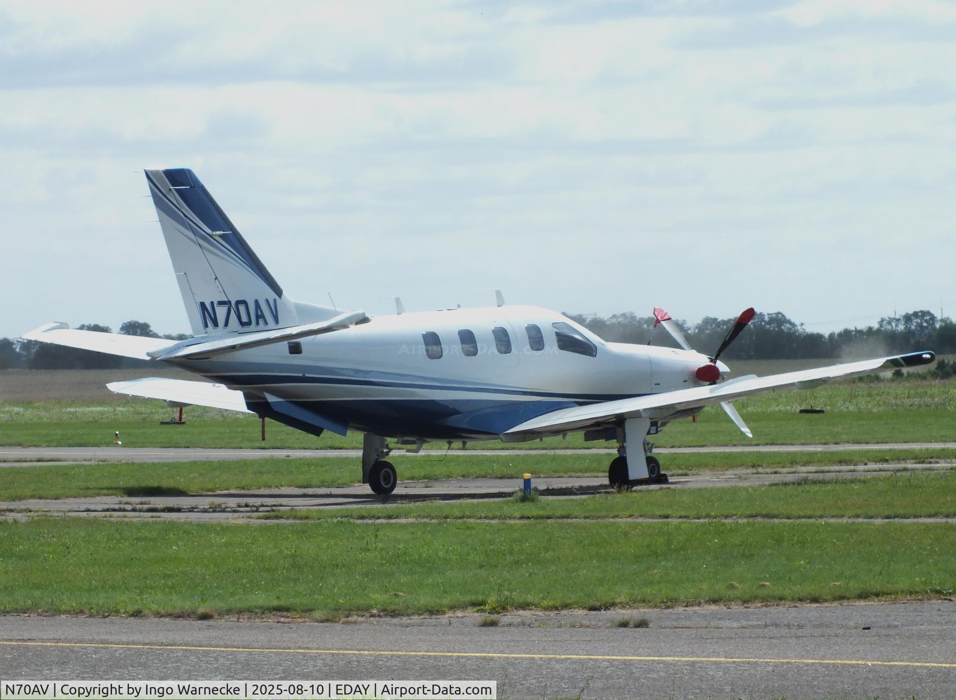 N70AV, Socata TBM-700 C/N 6, SOCATA TBM-700 at Strausberg airfield '2508