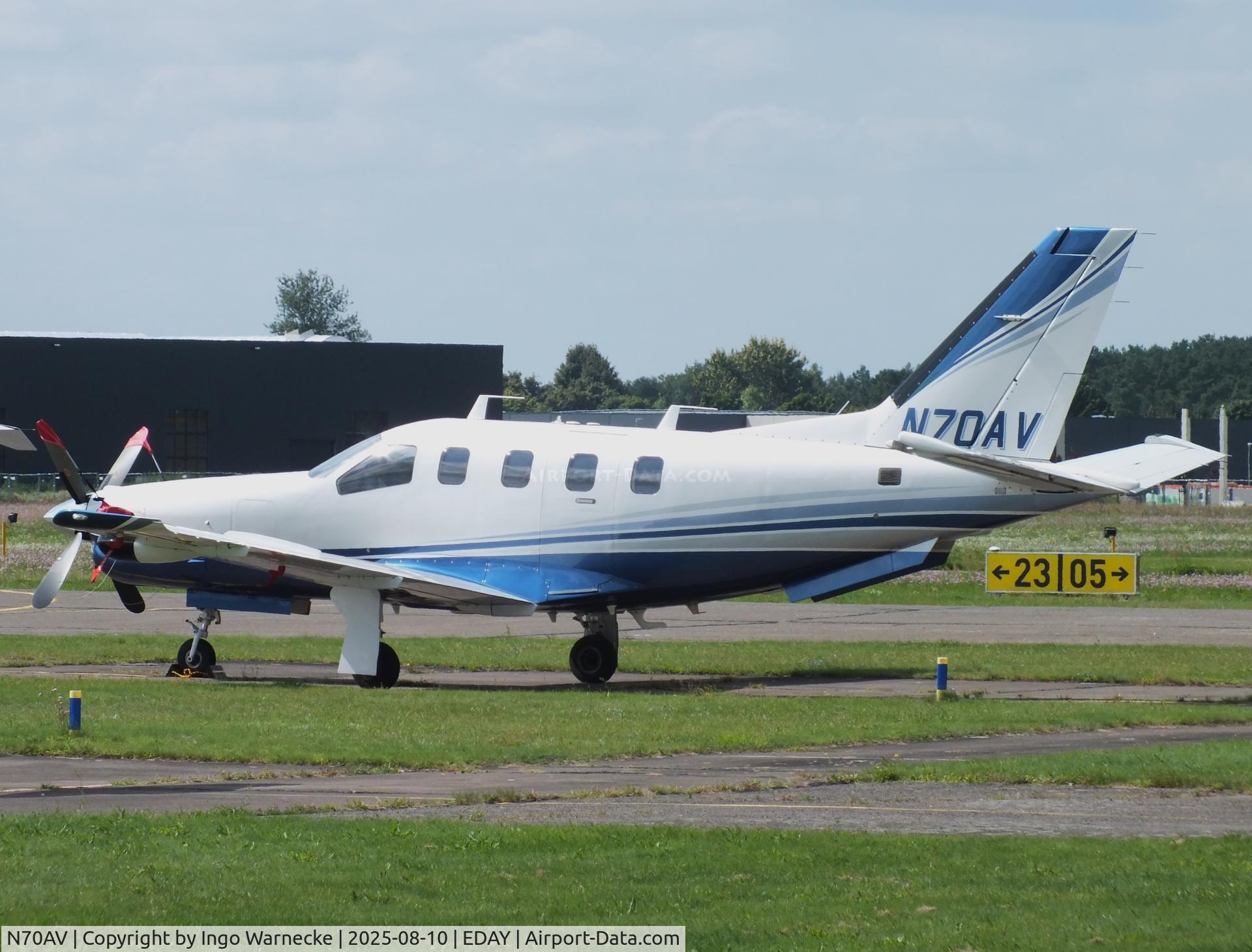N70AV, Socata TBM-700 C/N 6, SOCATA TBM-700 at Strausberg airfield '2508
