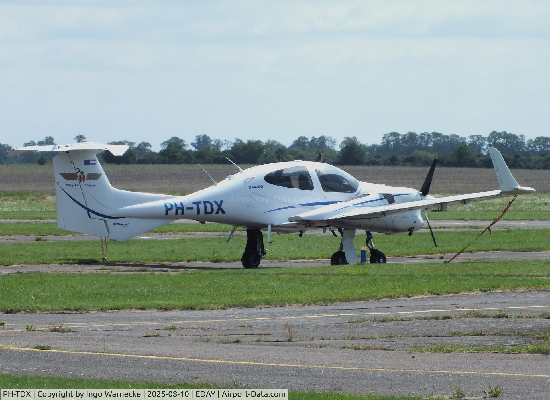 PH-TDX, Diamond DA-42-NG Twin Star C/N 42.AC056, Diamond DA-42 NG Twin Star at Strausberg airfield '2508