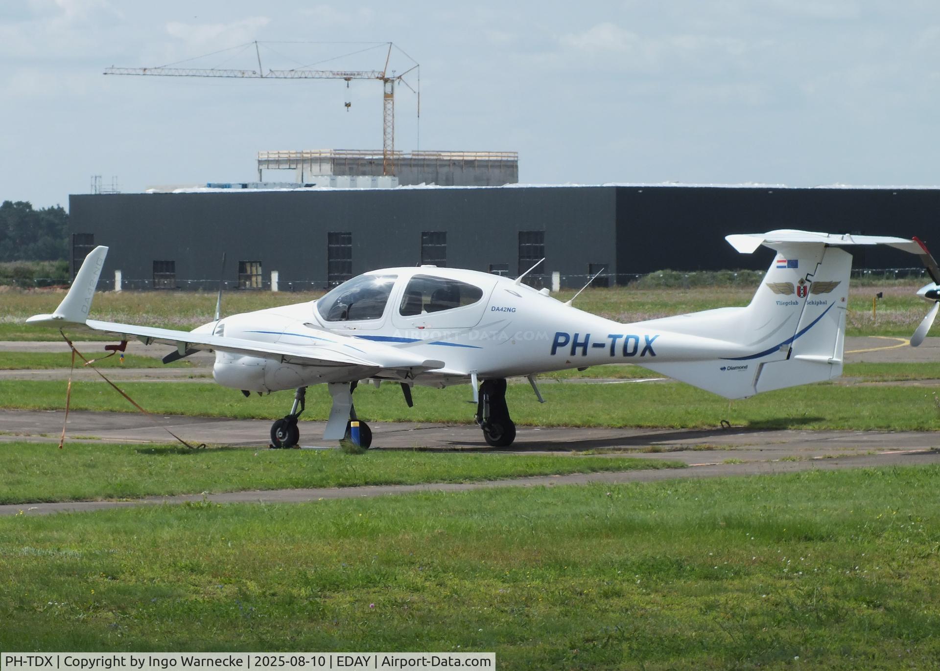 PH-TDX, Diamond DA-42-NG Twin Star C/N 42.AC056, Diamond DA-42 NG Twin Star at Strausberg airfield '2508