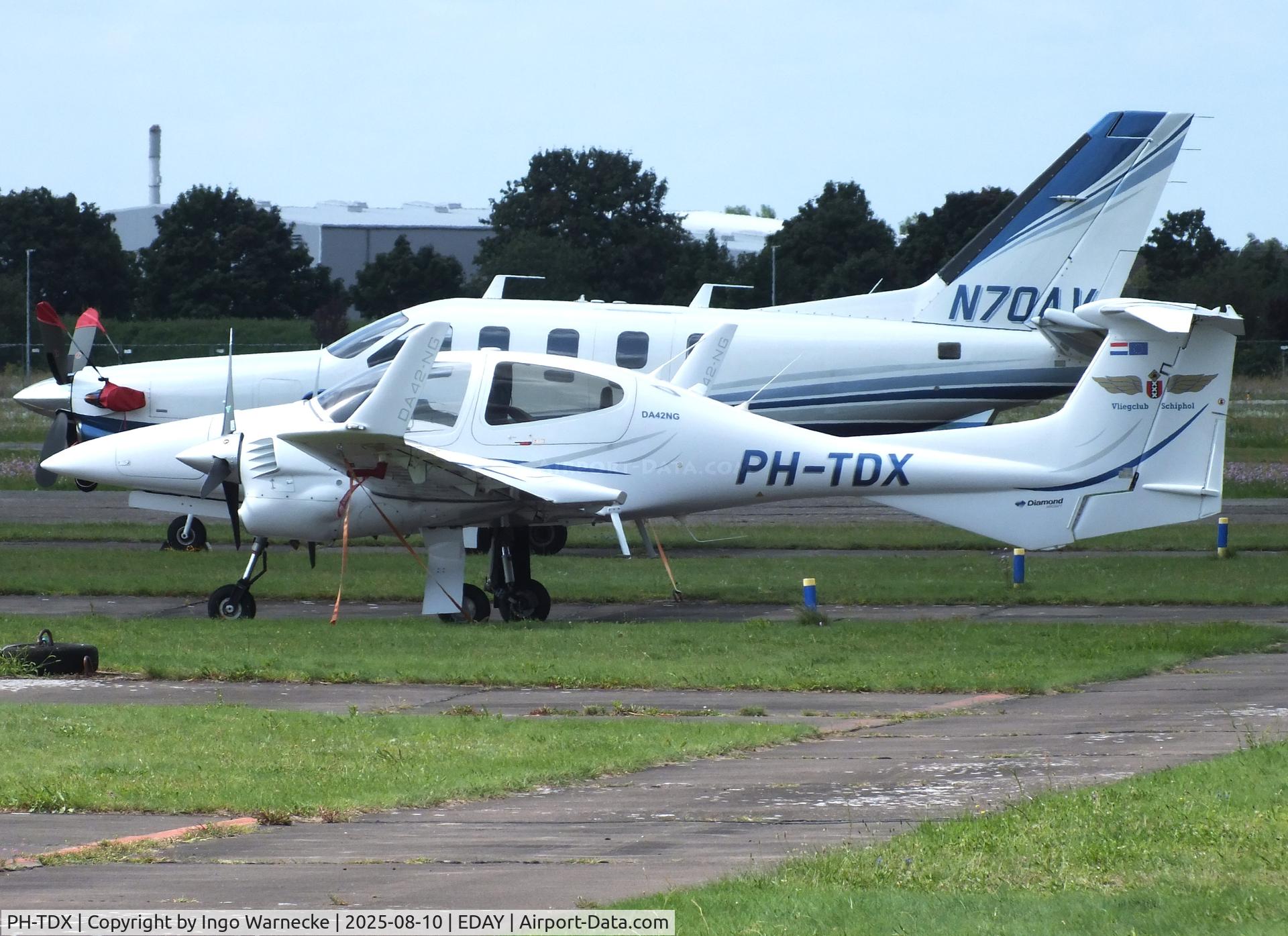 PH-TDX, Diamond DA-42-NG Twin Star C/N 42.AC056, Diamond DA-42 NG Twin Star at Strausberg airfield '2508
