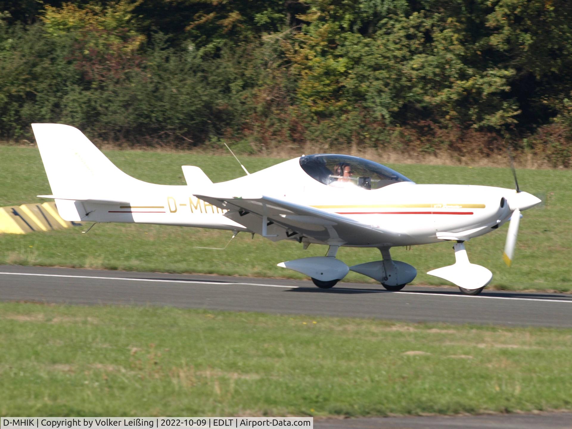 D-MHIK, 2014 Aerospool WT-9 Dynamic C/N DY490/2014, take off