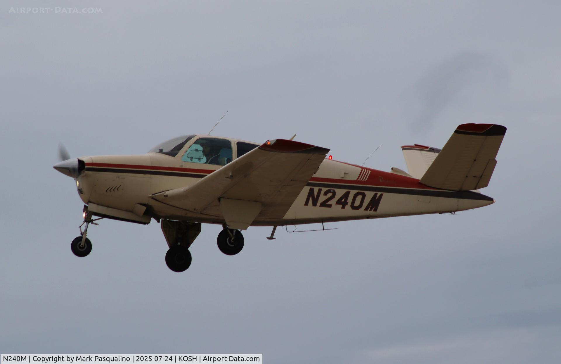N240M, 1970 Beech V35B Bonanza C/N D-9211, Beech V35B