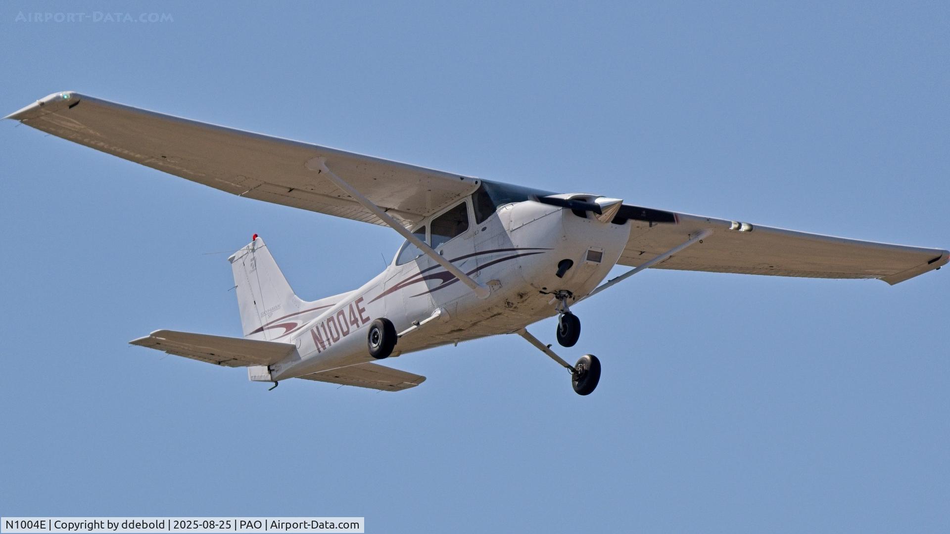 N1004E, 2005 Cessna 172S Skyhawk SP C/N 172S9872, N1004E LANDING AT PAO