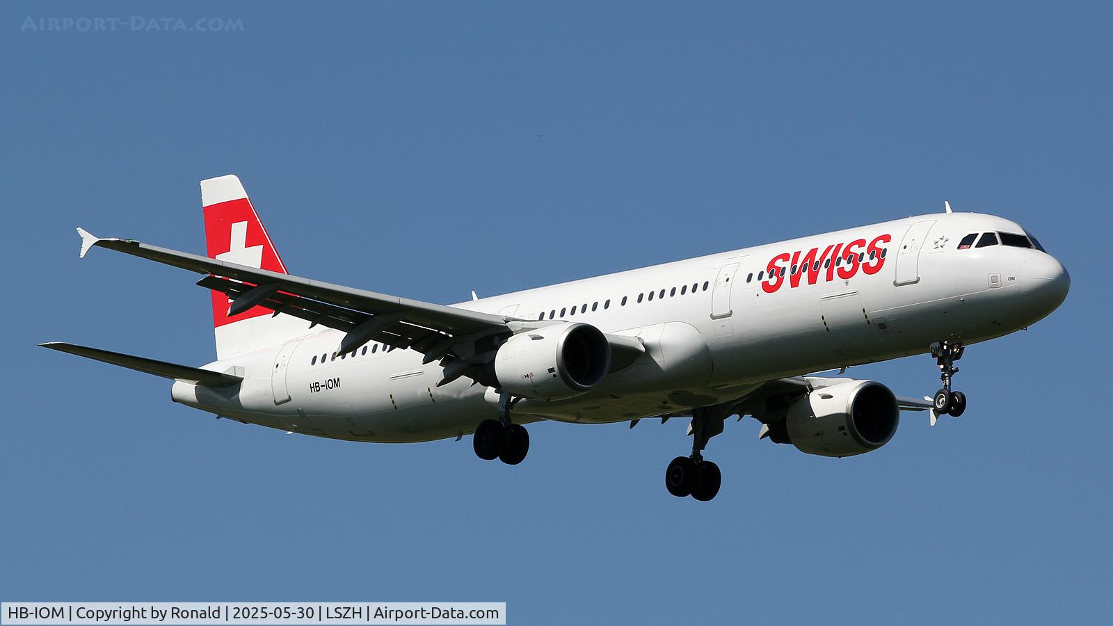 HB-IOM, 2010 Airbus A321-212 C/N 4534, at zrh
