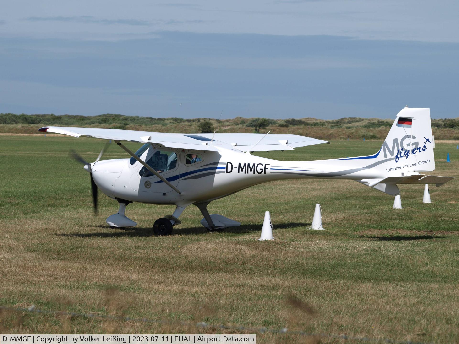 D-MMGF, 2008 Remos GX Cruiser C/N 281, taxi to runway