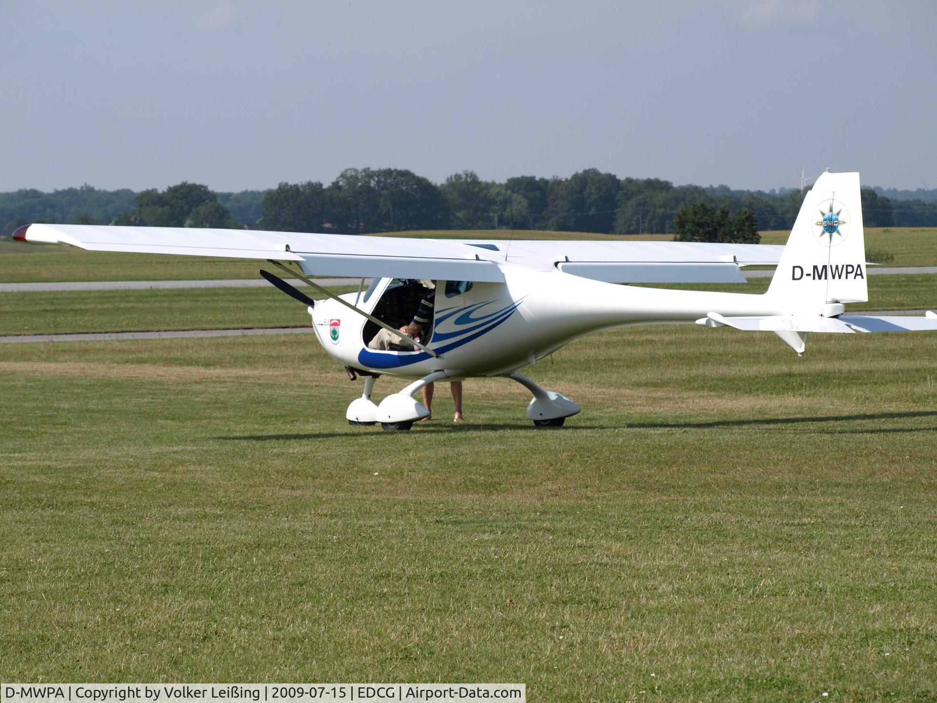 D-MWPA, 1998 Remos G-3 Mirage C/N 080, parking