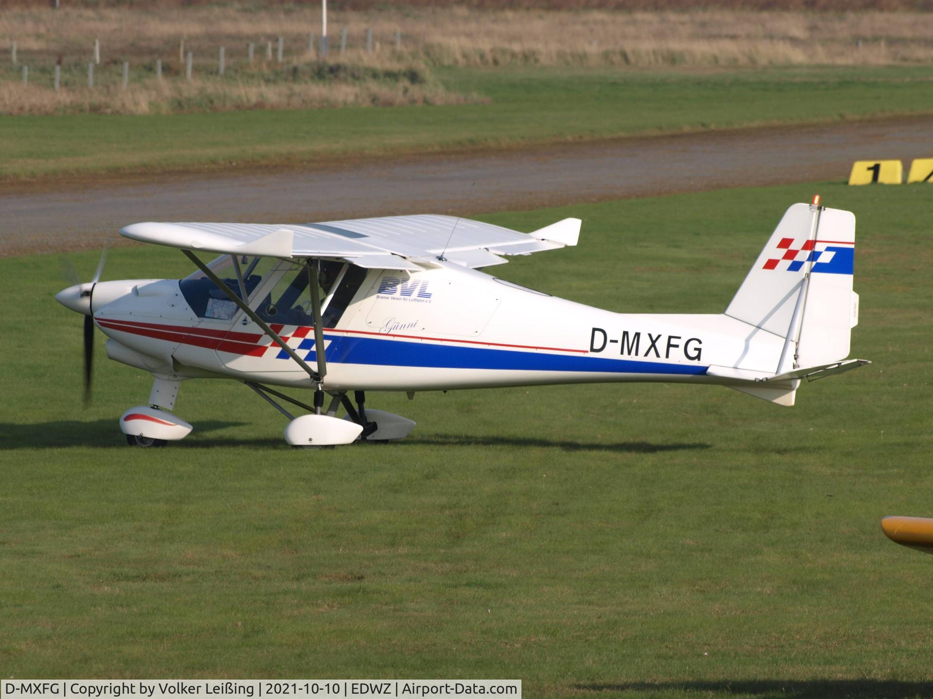 D-MXFG, 2017 Comco  Ikarus C42C, taxi to runway