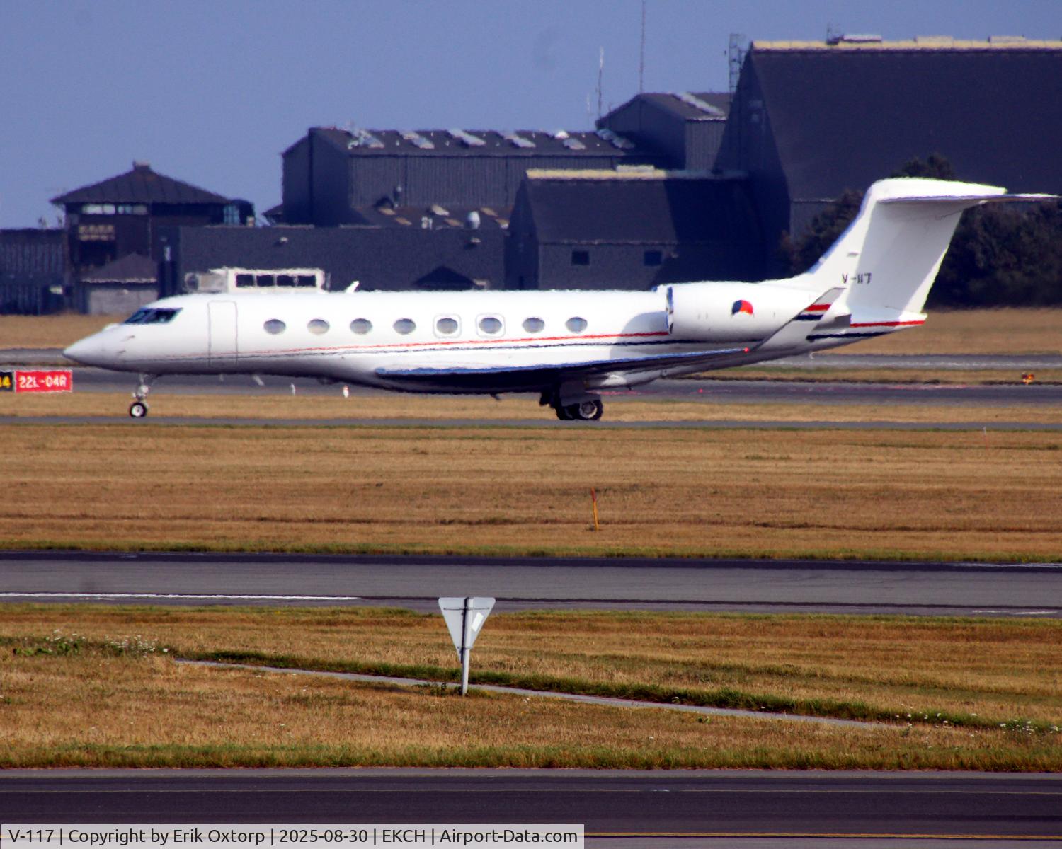 V-117, 2014 Gulfstream Aerospace GVI G650ER C/N 6117, V-117 landed rw 22L
