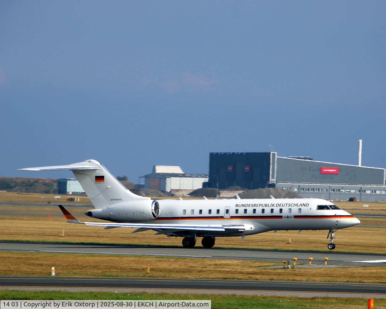 14 03, 2010 Bombardier BD-700-1A11 Global 5000 C/N 9411, 14 03 taking off rw 22R
