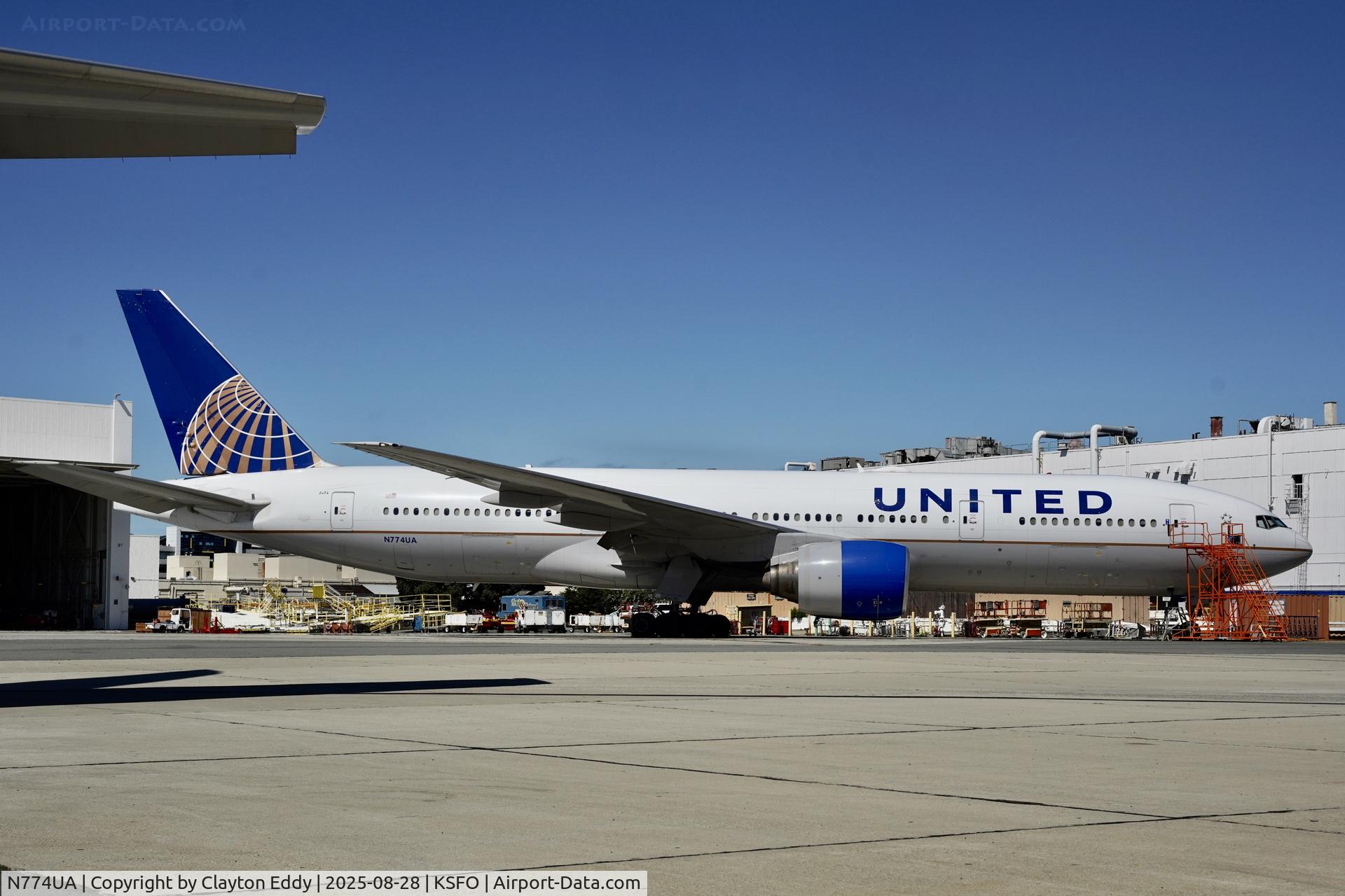 N774UA, 1996 Boeing 777-222 C/N 26936, SfO 2025