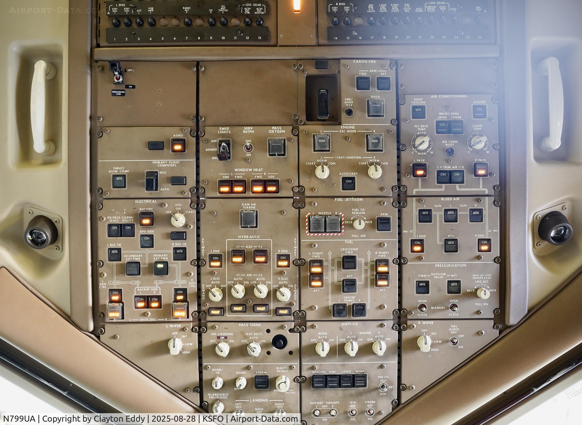 N799UA, 1998 Boeing 777-222 C/N 26926, SfO 2025