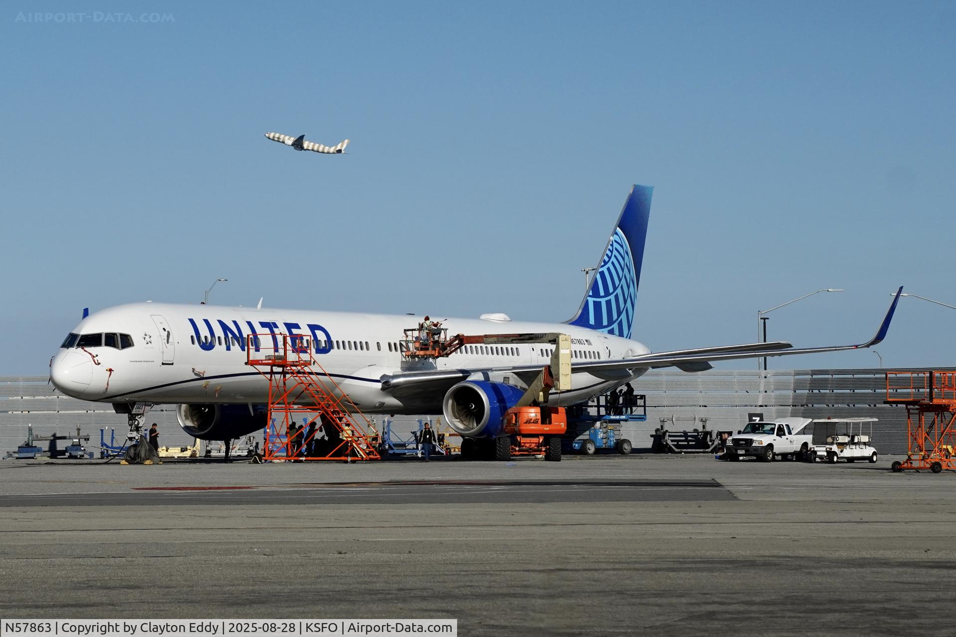 N57863, 2001 Boeing 757-33N C/N 32587, SfO 2025