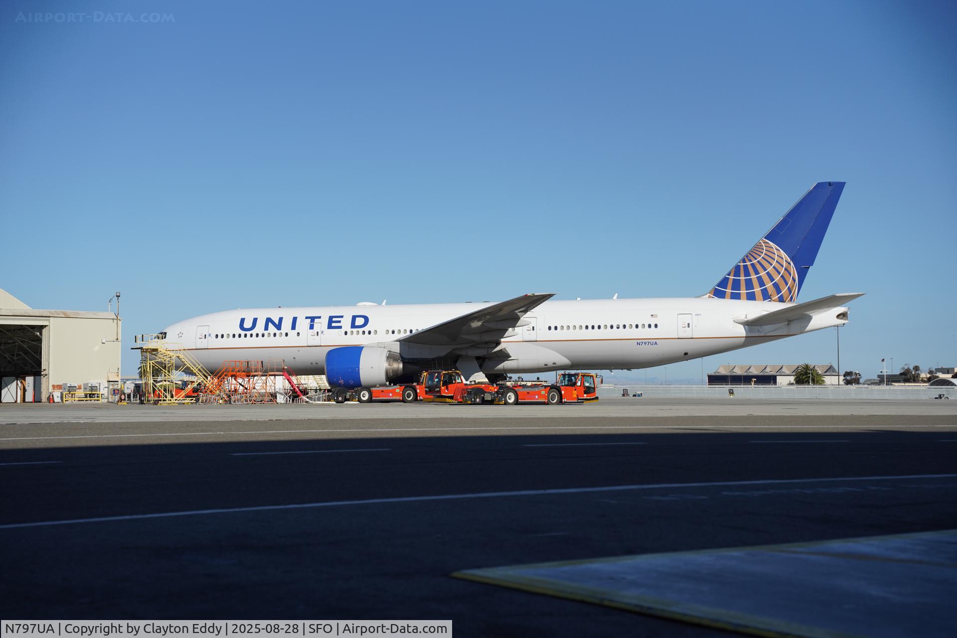 N797UA, 1998 Boeing 777-222 C/N 26924, SfO 2025