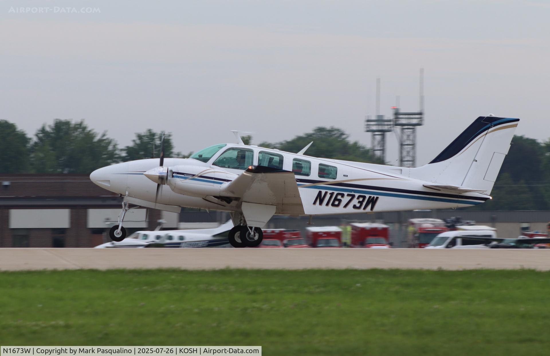 N1673W, 1972 Beech 58 Baron C/N TH-258, Beech 58