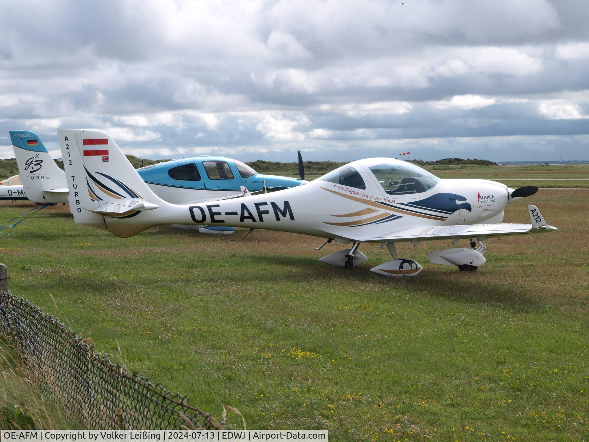 OE-AFM, 2022 Aquila A212 Turbo C/N AT01-200C-384, parking