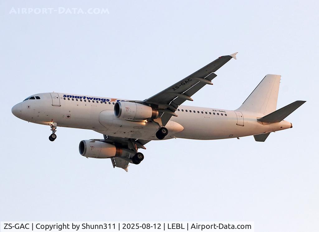 ZS-GAC, 2005 Airbus A320-232 C/N 2496, Landing rwy 24R... Smartwings summer lease...