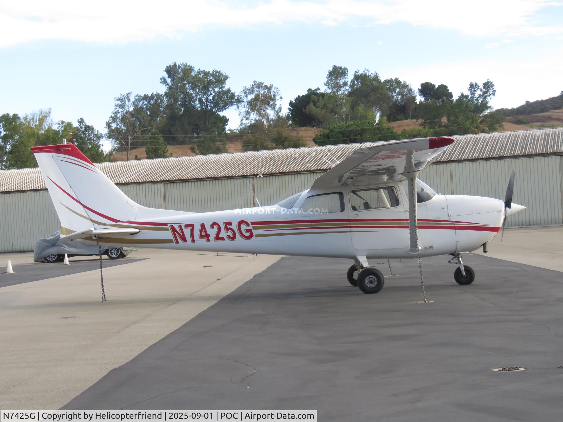N7425G, 1970 Cessna 172K Skyhawk C/N 17259125, Parked west of Ranger Row