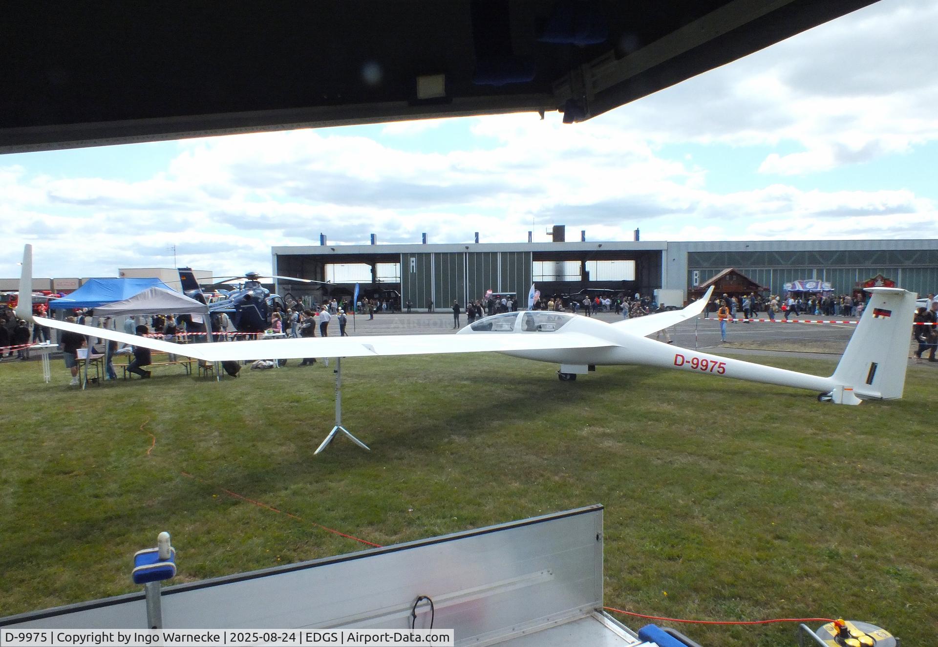 D-9975, DG Flugzeugbau DG-1001S C/N 10-265S173, DG Flugzeugbau DG-1001S at the 2025 Flughafenfest (airport open day) at Siegerlandflughafen (Siegerland airport), Burbach