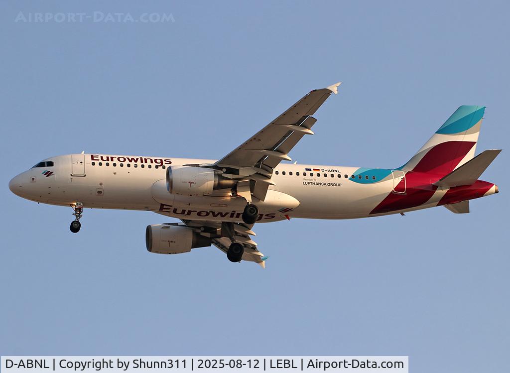 D-ABNL, 2002 Airbus A320-214 C/N 1852, Landing rwy 24R with additional 'Member of Lufthansa Group' titles on the rear fuselage
