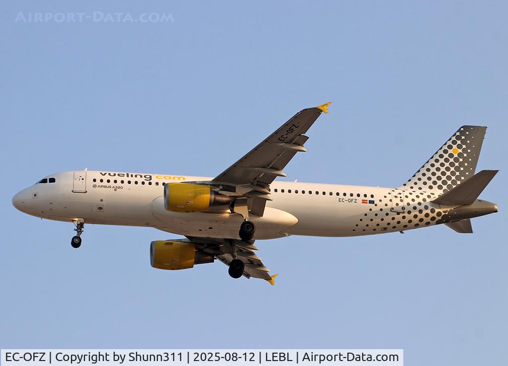 EC-OFZ, 2011 Airbus A320-214 C/N 4959, Landing rwy 24R