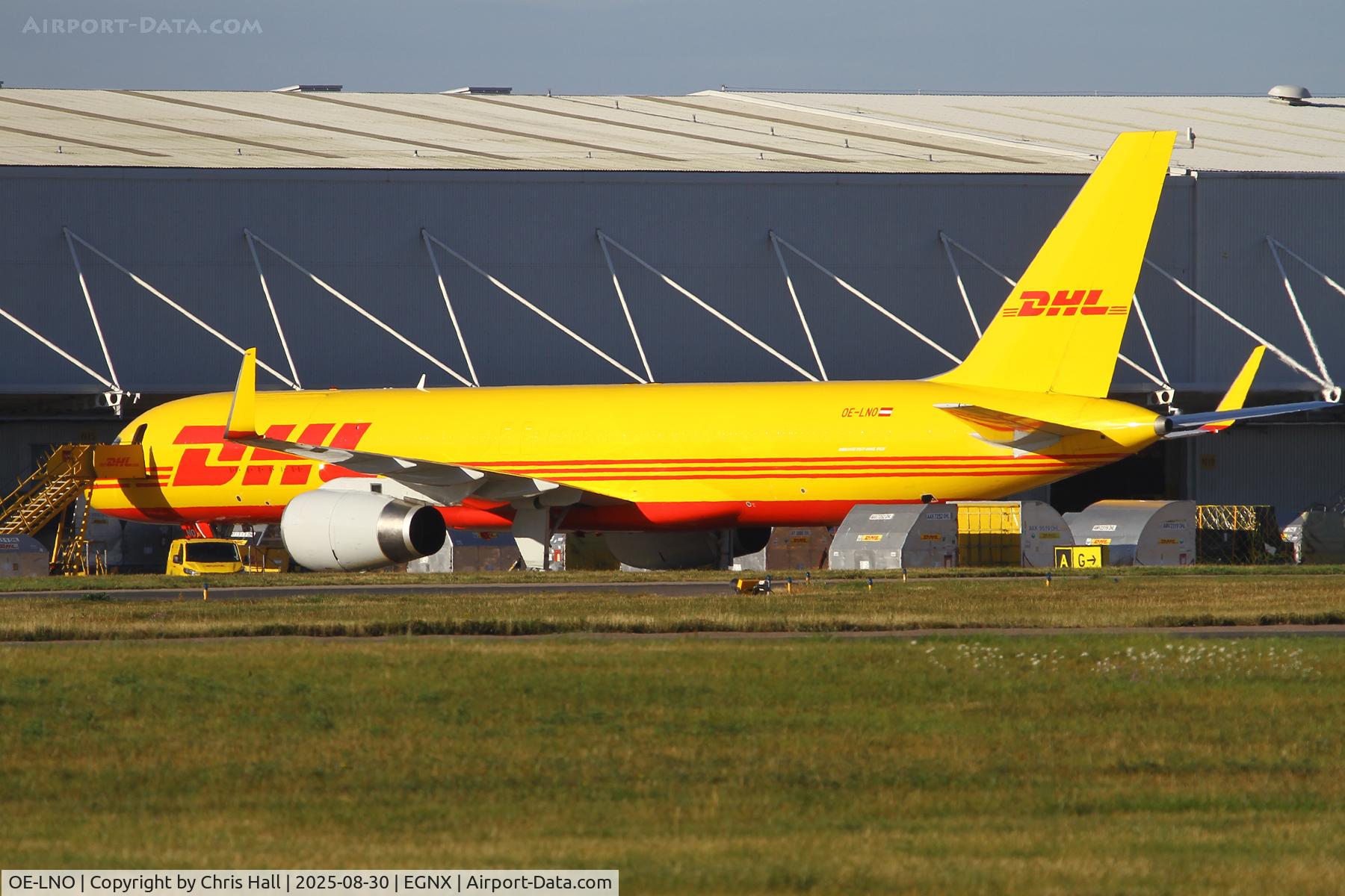 OE-LNO, 1998 Boeing 757-223F C/N 29590, East Midlands