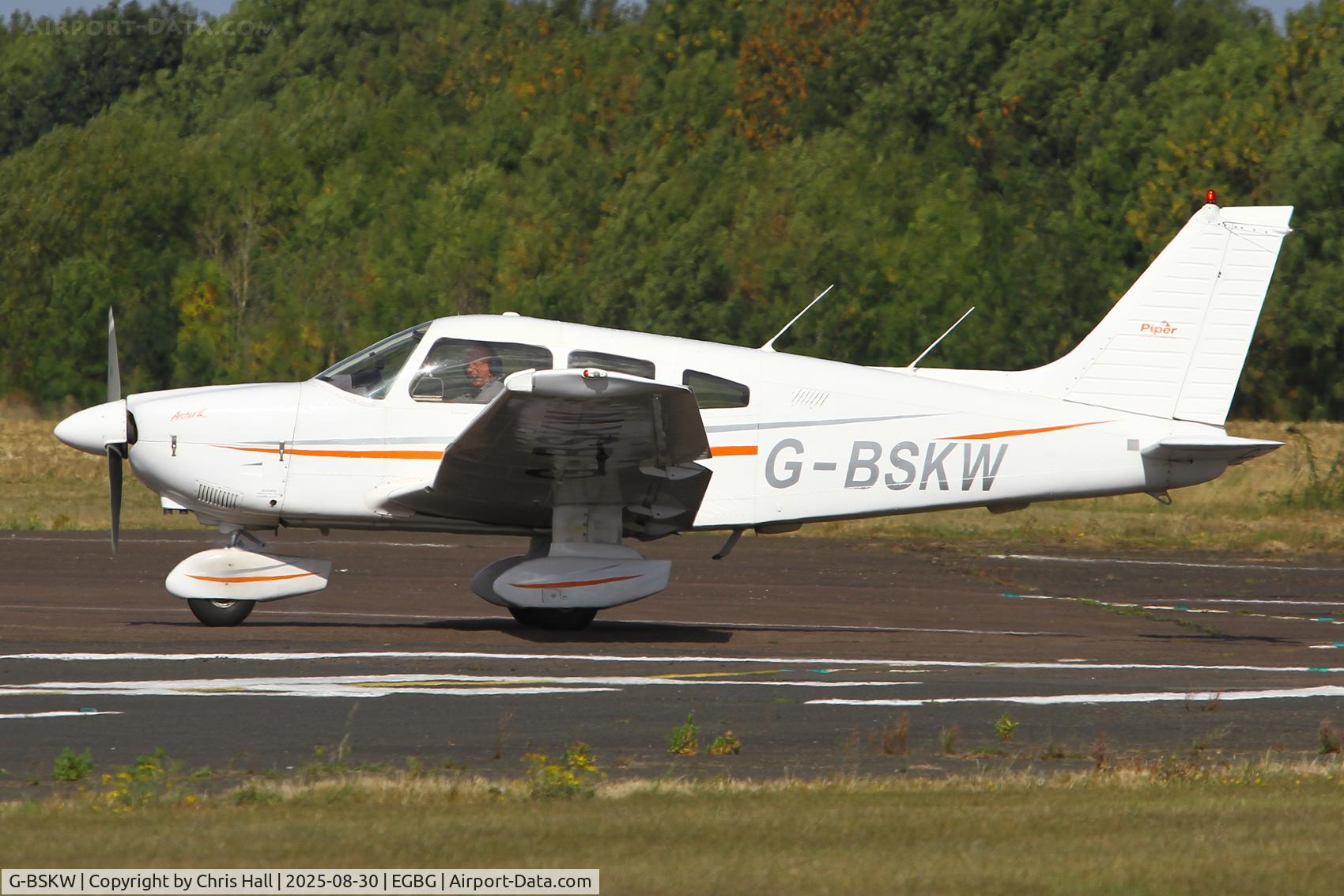G-BSKW, 1989 Piper PA-28-181 Cherokee Archer II C/N 2890138, LAA Rally 2025, Leicester