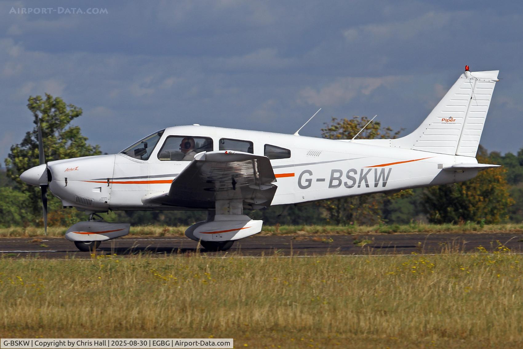 G-BSKW, 1989 Piper PA-28-181 Cherokee Archer II C/N 2890138, LAA Rally 2025, Leicester