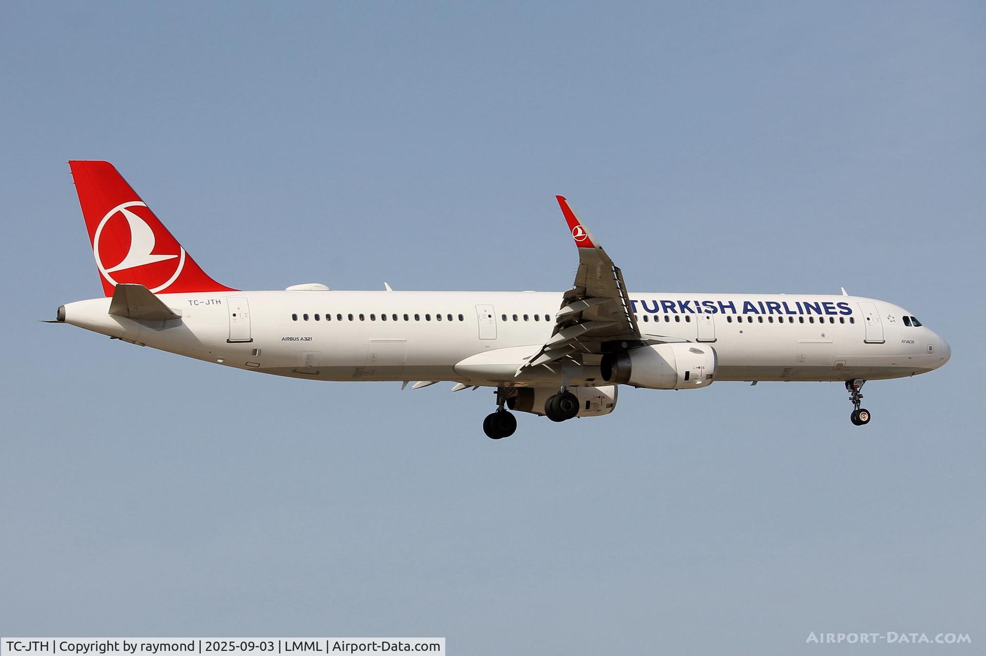 TC-JTH, 2016 Airbus A321-231 C/N 7029, Turkish Airlines Airbus A321-231 reg TC-JTH landing in Malta from Istanbul Turkey.