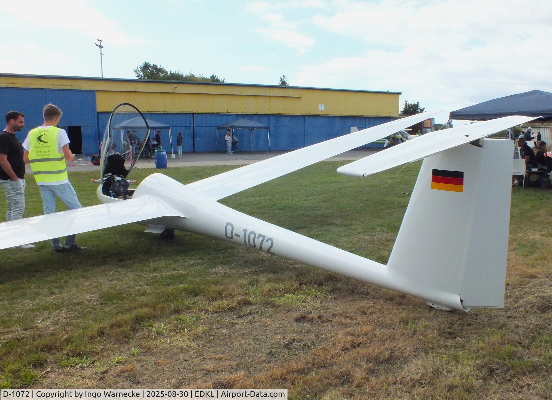 D-1072, Rolladen-Schneider LS 4 C/N 4575, Rolladen-Schneider LS-4 at the 2025 Flugplatzfest Leverkusen airfield display
