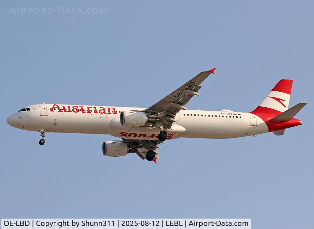 OE-LBD, 1998 Airbus A321-211 C/N 920, Landing rwy 24R in new c/s