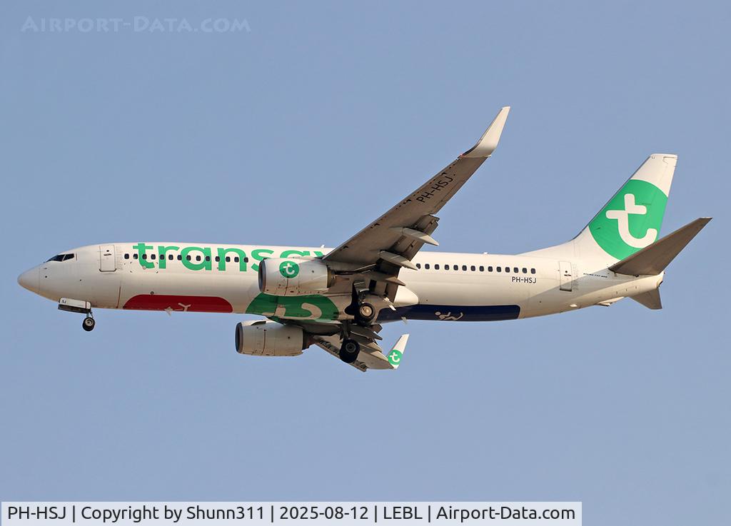 PH-HSJ, 2014 Boeing 737-8K2 C/N 42150, Landing rwy 24R in new c/s